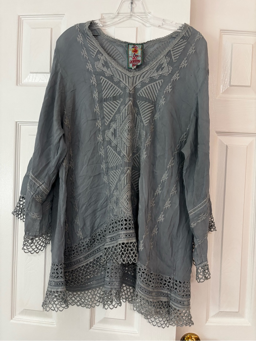 Johnny Was Embroidered Tunic Top blouse in Dusty Blue-Gray Womens size L